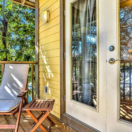 Beachy Beach Cottage